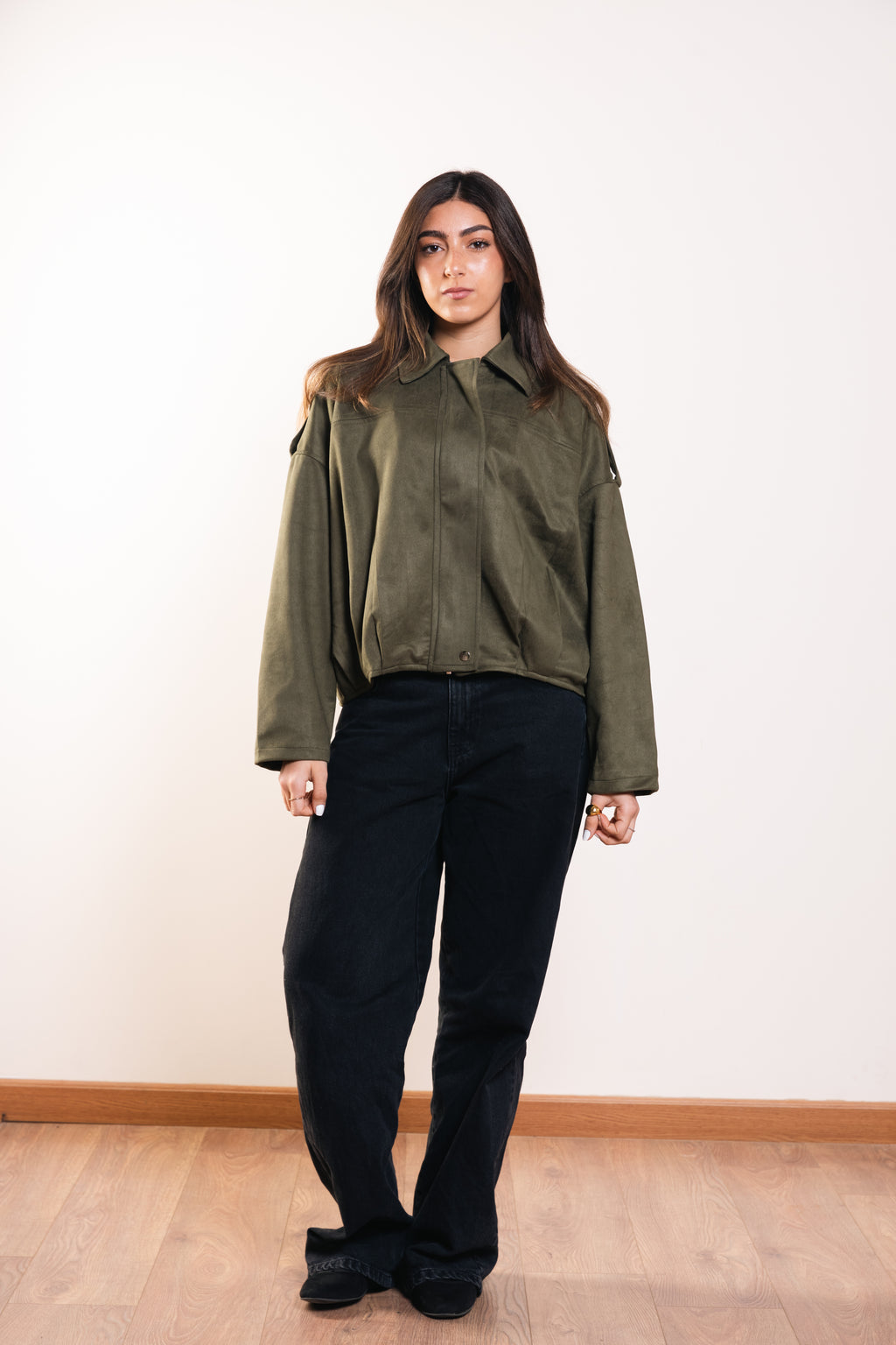 سترة مميزة باللون الأزرق البحري