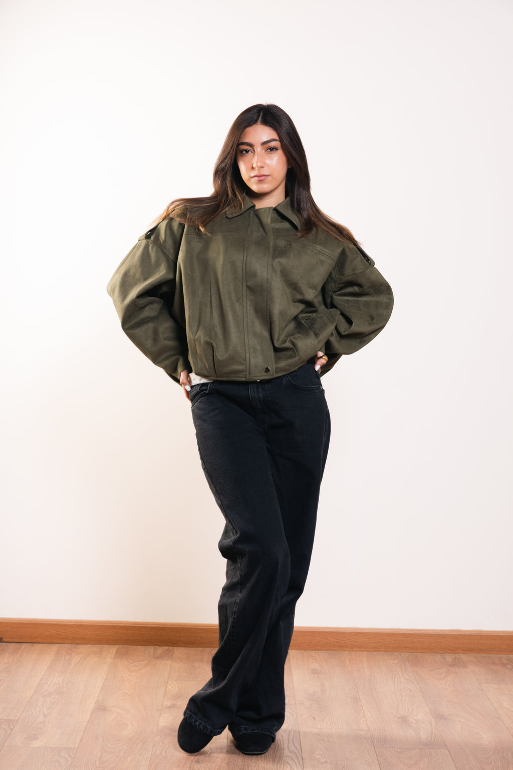 سترة مميزة باللون الأزرق البحري