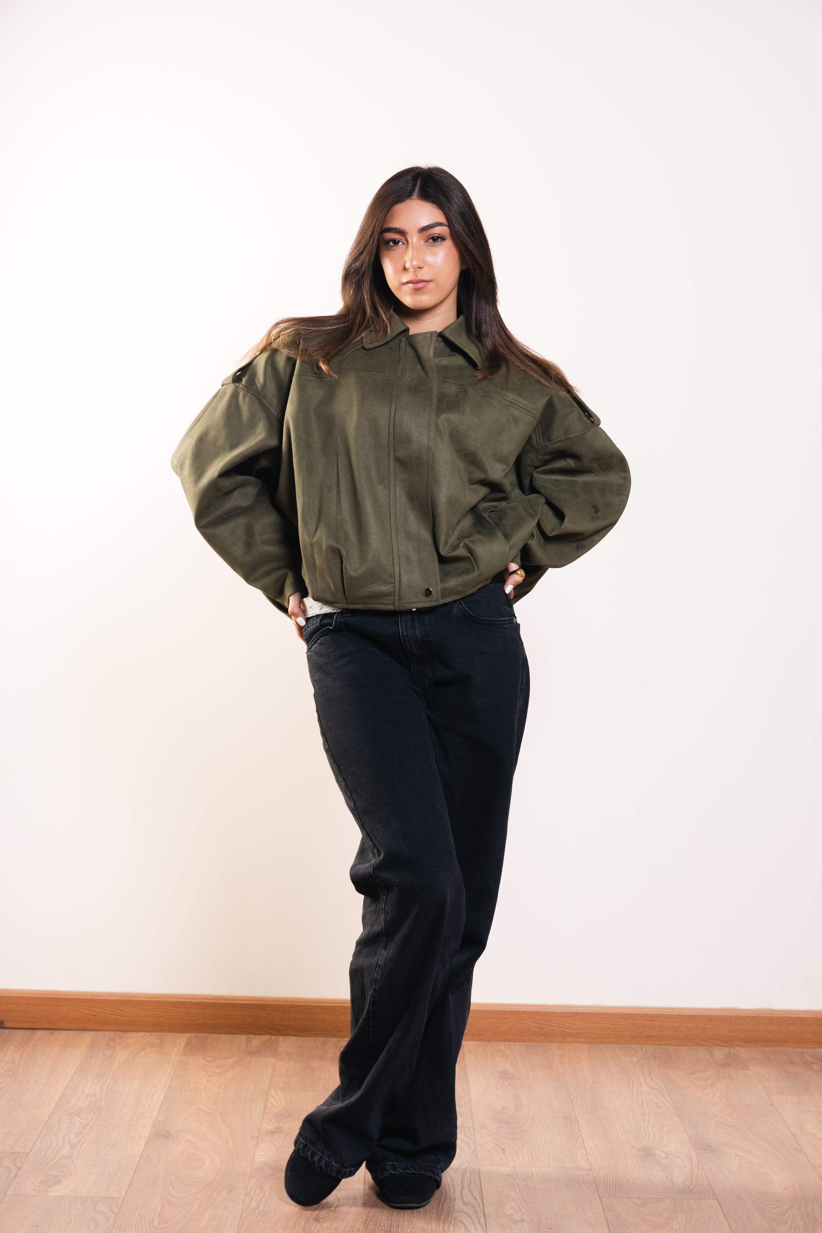 سترة مميزة باللون الأزرق البحري