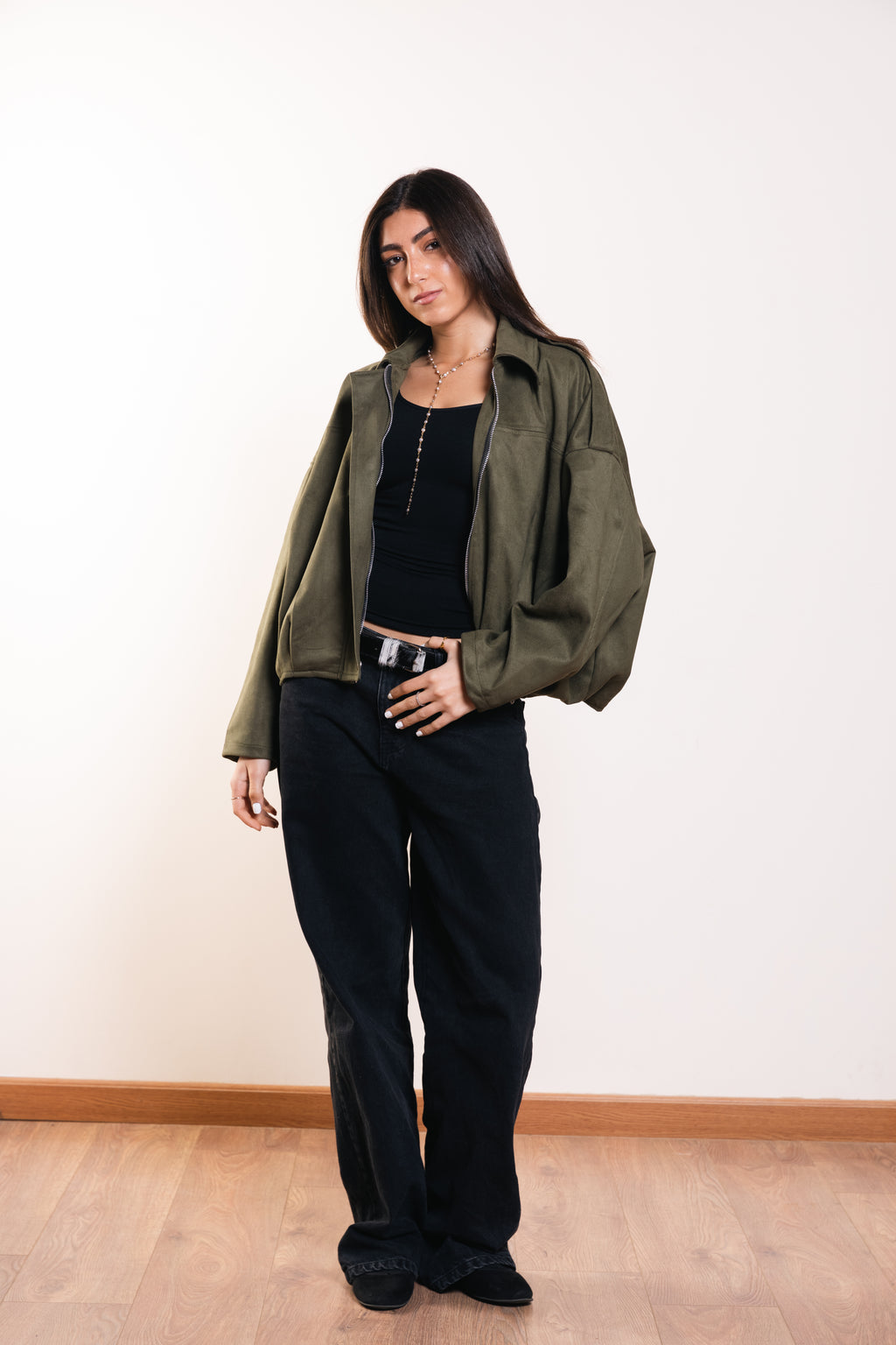 سترة مميزة باللون الأزرق البحري