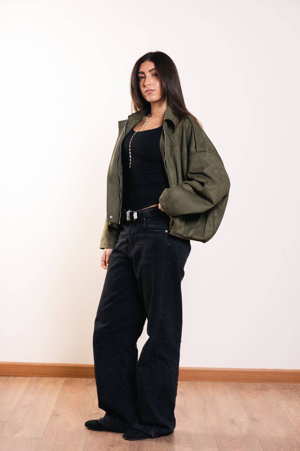 سترة مميزة باللون الأزرق البحري