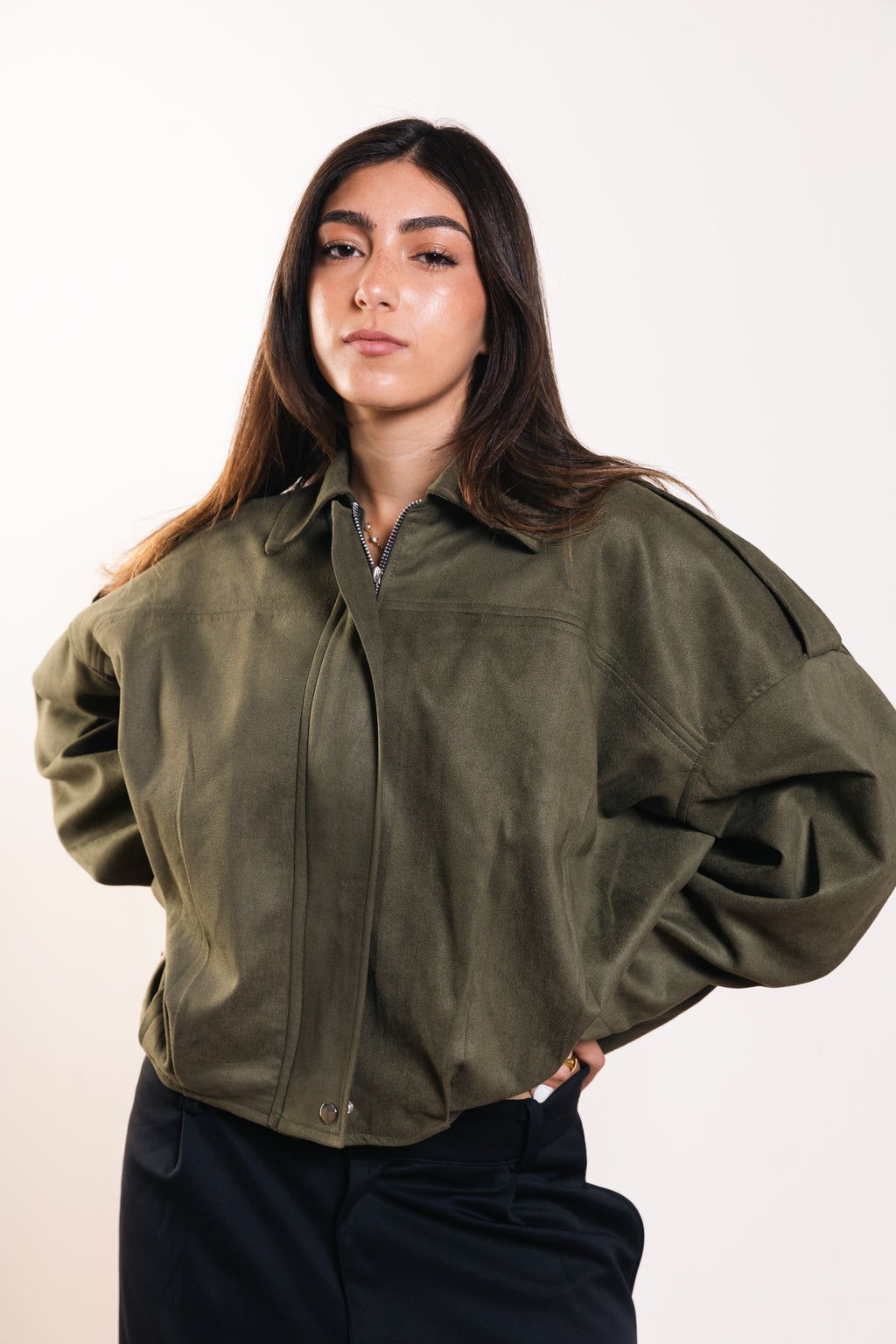 سترة مميزة باللون الأزرق البحري