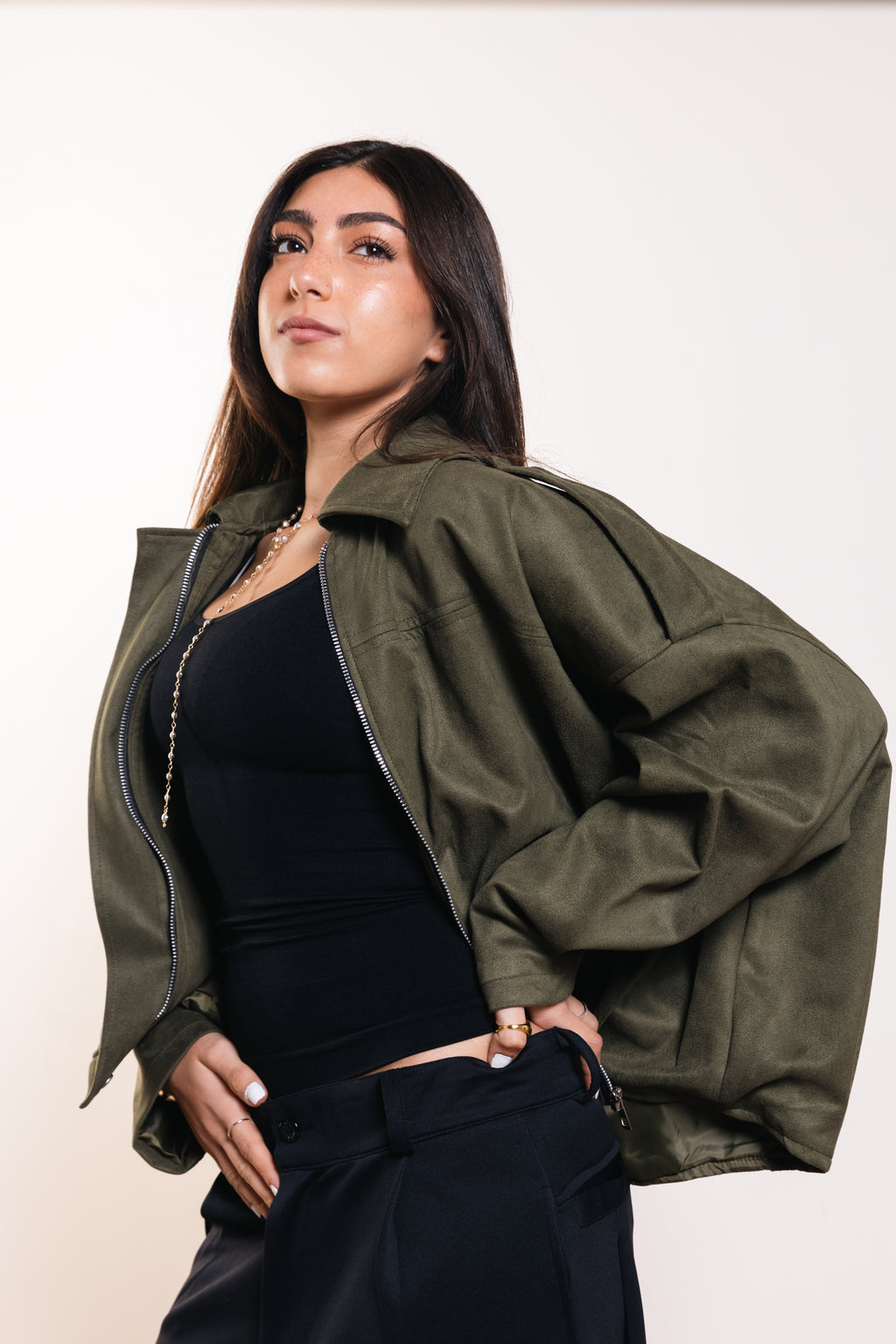 سترة مميزة باللون الأزرق البحري