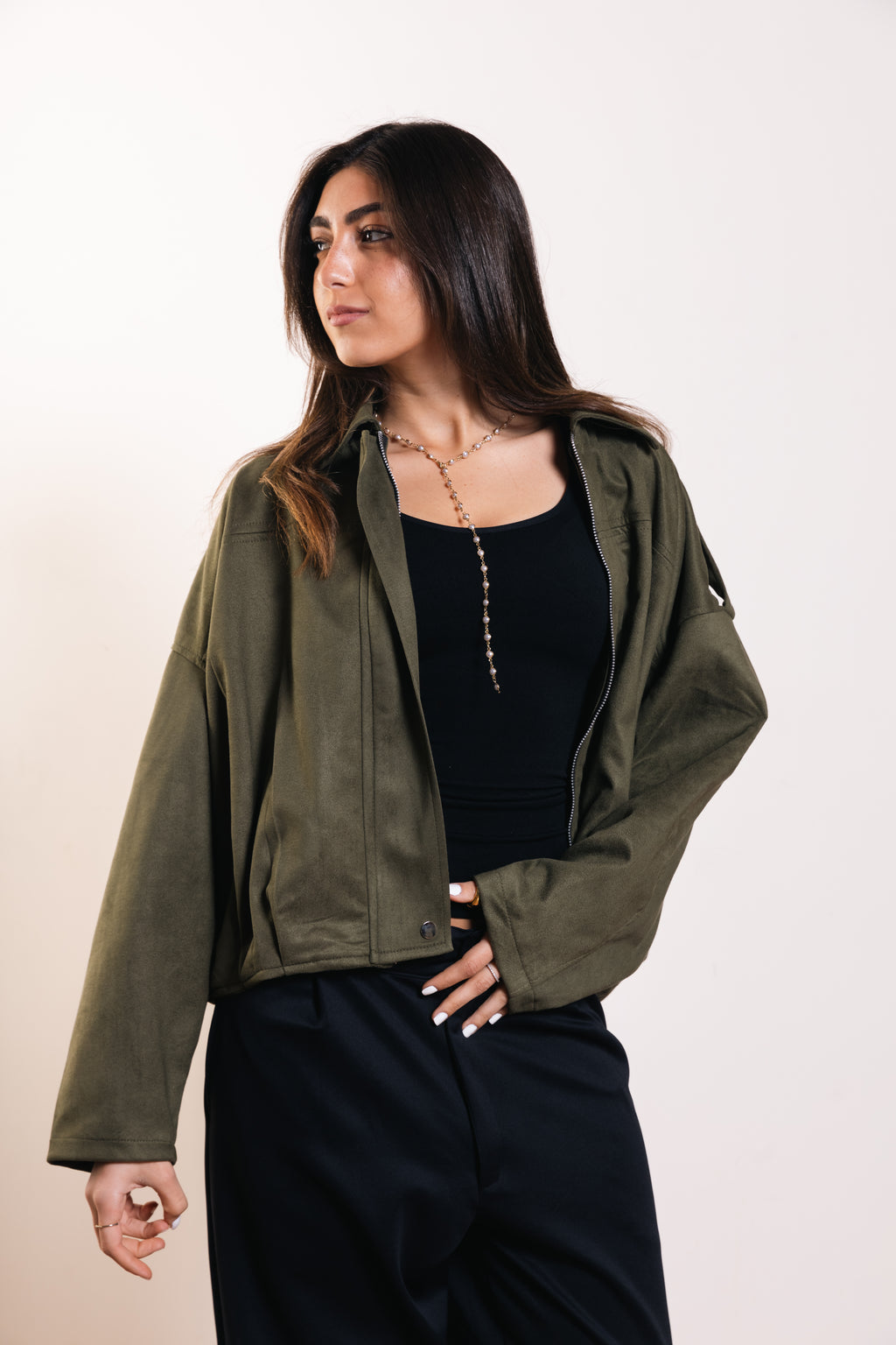 سترة مميزة باللون الأزرق البحري