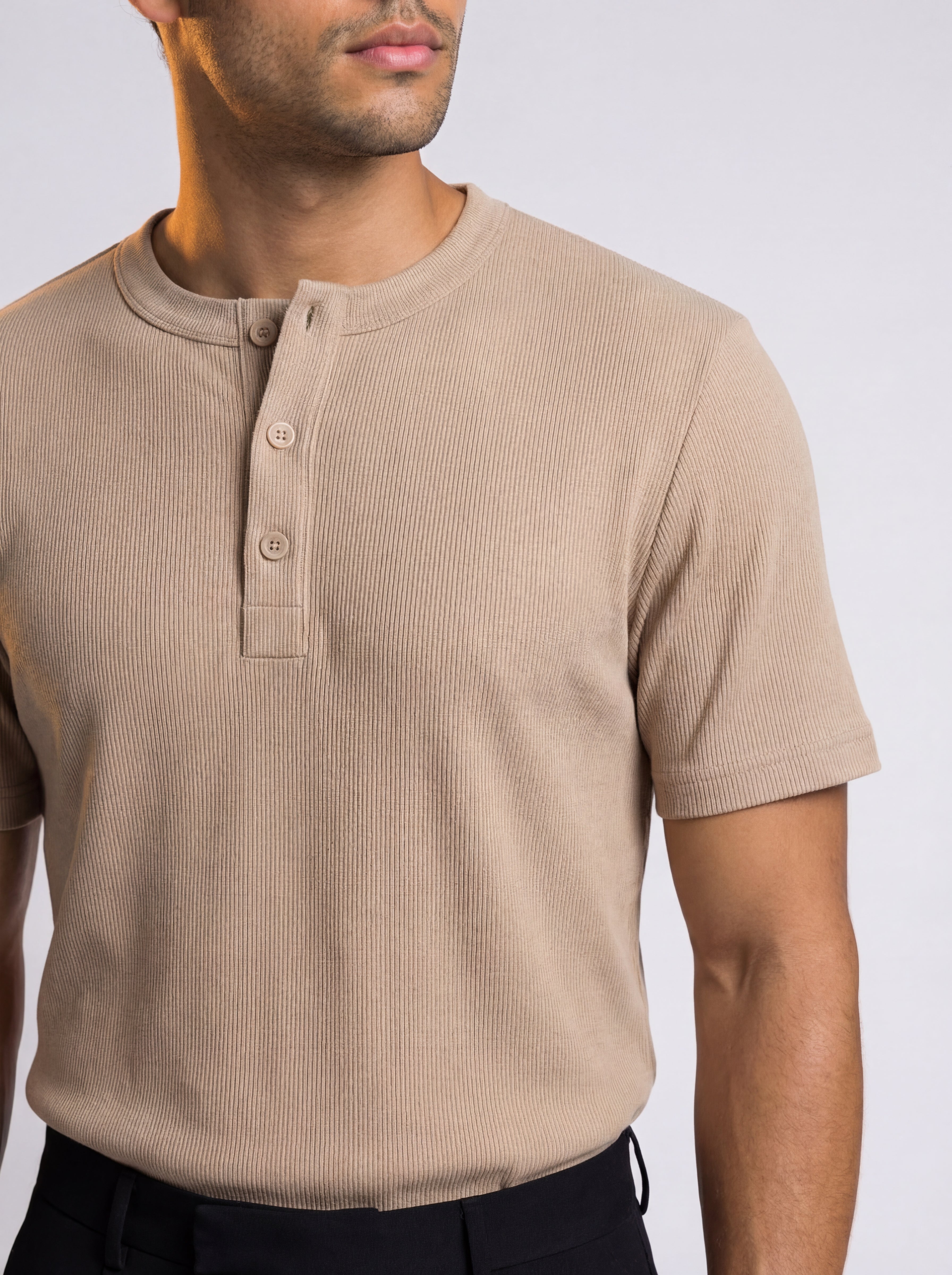 The Mercer Rib Henley (beige)